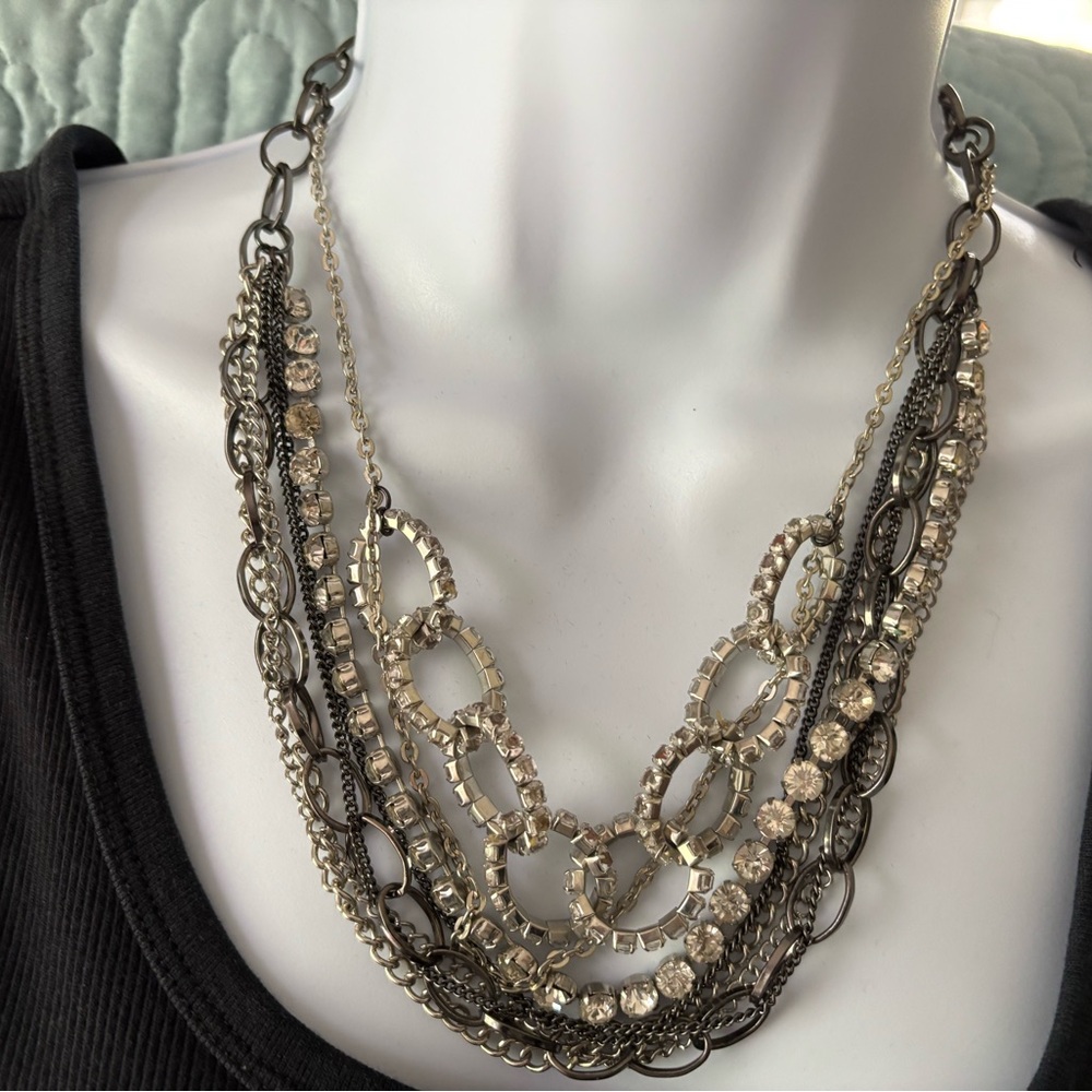 Elegant Silver Necklace with Timeless Charm
